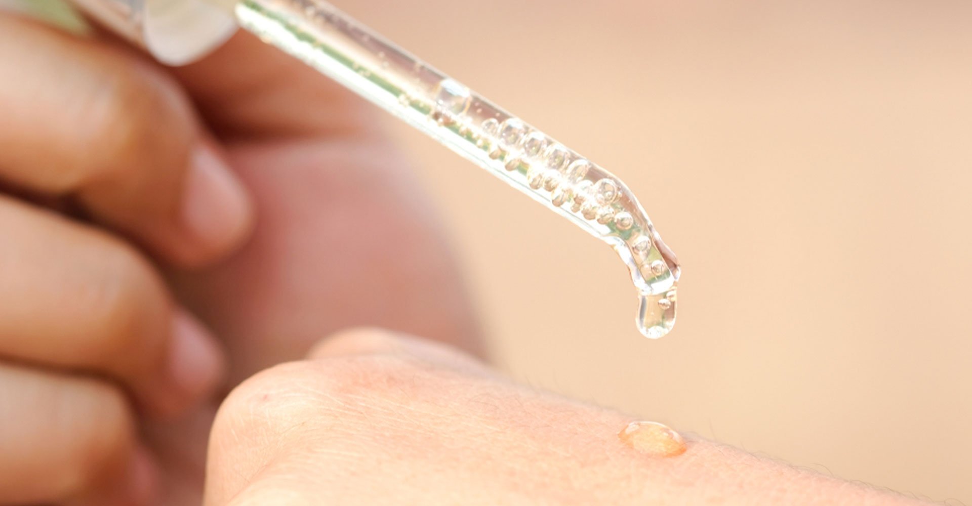 Quais benefícios do ácido hialurônico na rotina de skincare e maquiagem?